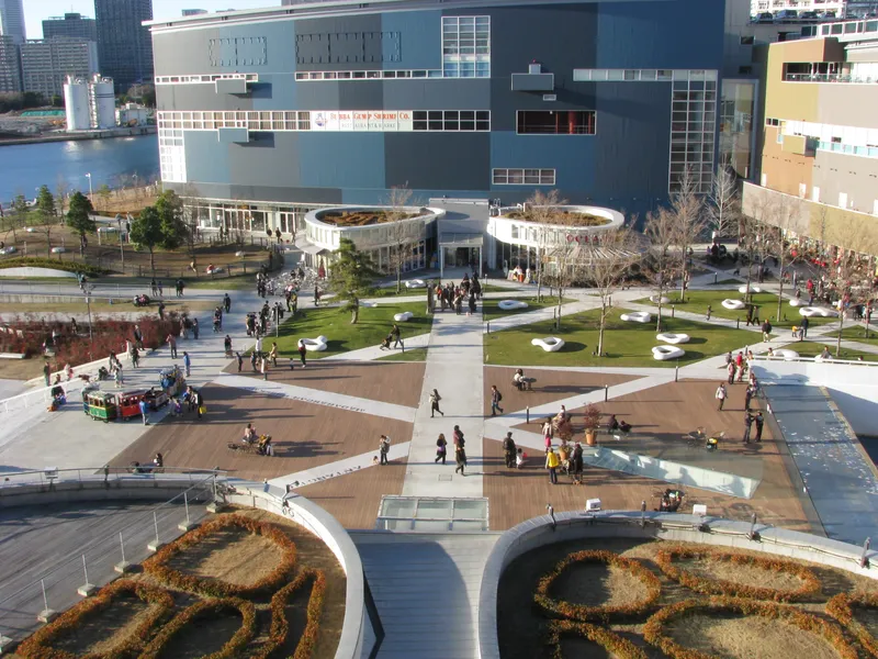 Toyosu (LaLaport and Toyosu Market)