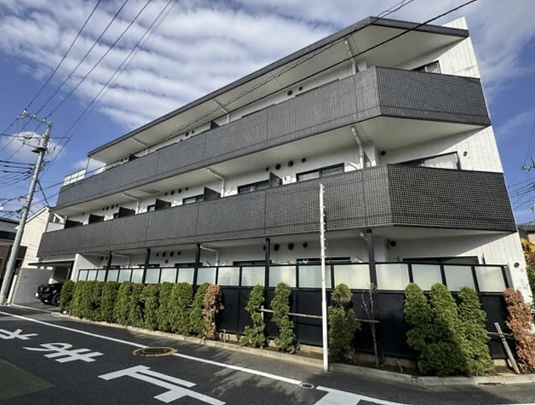 Gran Truth Nakano Eharacho — the three-storey building seen from the street corner